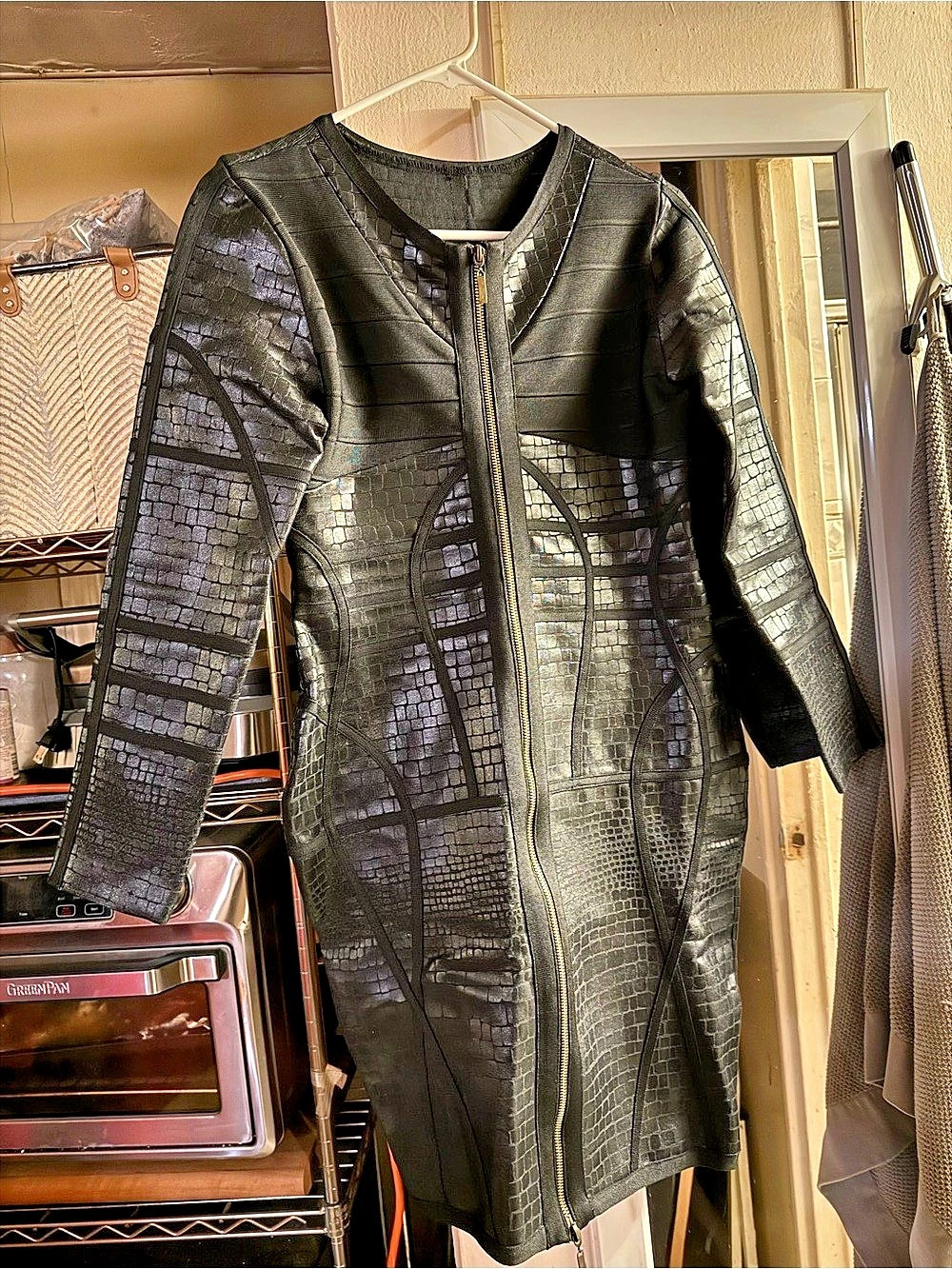 Black Geometric Zip-Front bodycon Dress